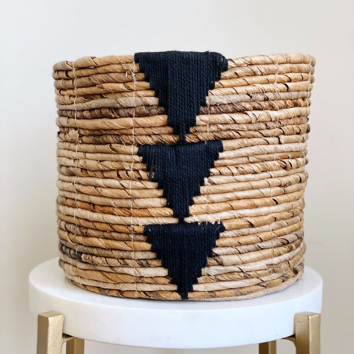 black woven plant basket CEREMONIA - handwoven plant basket pot