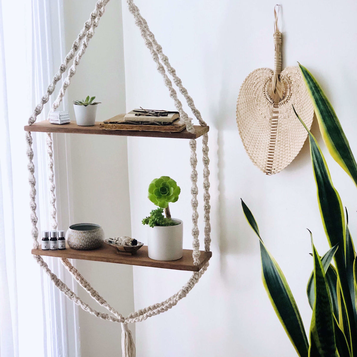 Mensola con macramè - Decorazioni macrame Mensola con macramè - Decorazioni macrame