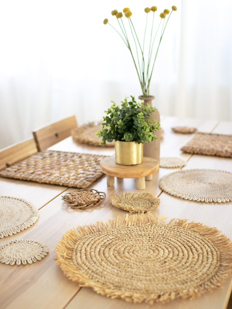 beautiful boho chic dining table decor with handwoven raffia placemats and stunning plant centerpieces
